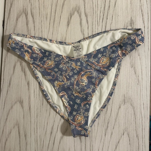 MONTCE Bikini Set - Picture 7 of 10